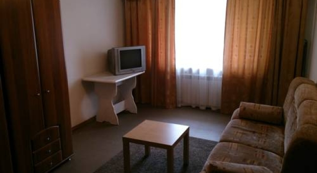 Apartments on Lenina, Забронировать Апартаменты/квартира Отели Новосибирска с парковкой, рядом с Новосибирский театр оперы и балета, Парковка