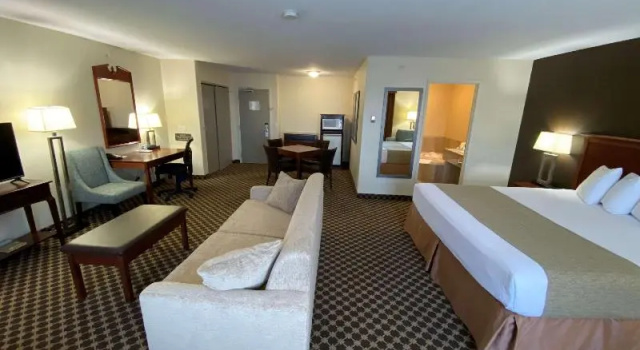 Четырёхместный люкс Best Western Strathmore Inn