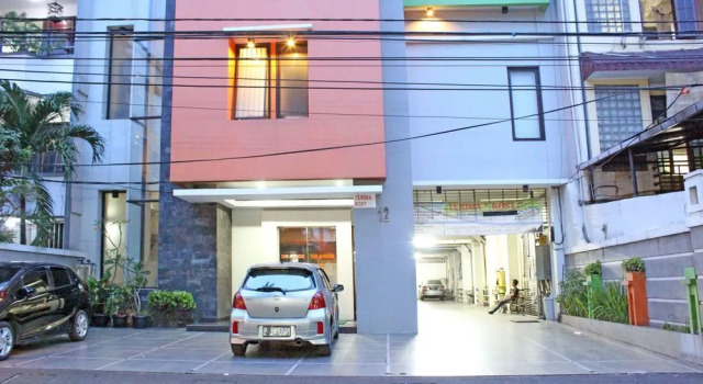 Orange Inn Hotel Mangga Besar, Забронировать Отель Отели Джакарты с парковкой, рядом с Glodok Market, Парковка