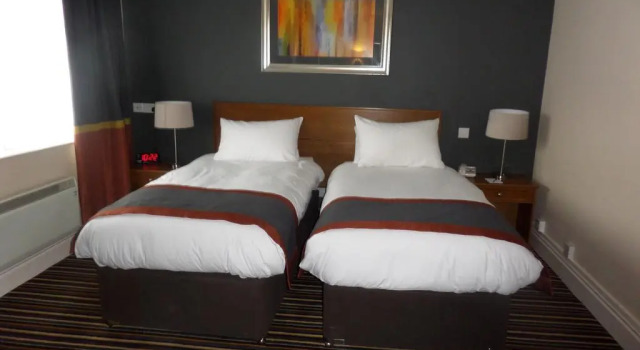 Broughton Hotel, Rezervați Hotel Broughton 
