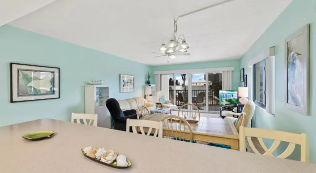 Pelican Watch 208, Sleeps 4, 2 Bedrooms, Beach Front, Pool, Elevator, WiFi, Забронировать Отель Отели в центре Форт-Майерс-Бич, в центре
