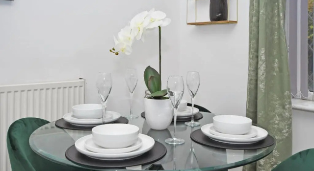 Beautiful 3-bed House by Ministays Stoke-on-trent