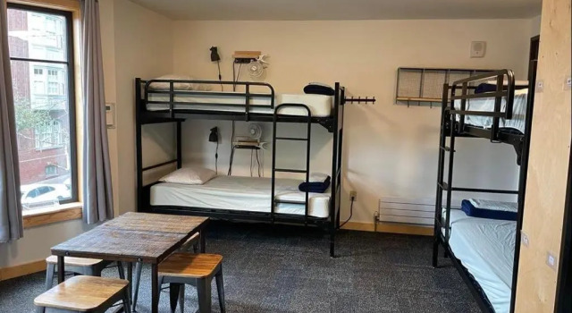 Northwest Portland Hostel, Забронировать Хостел Отели Портленда с парковкой, рядом с Дом-музей Треветта-Нунна, Парковка