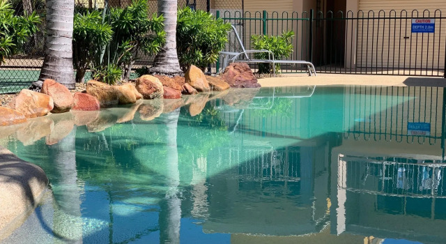 Кровать в общем номере Coolum Beach Getaway Resort