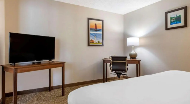 Люкс Comfort Inn Manistique