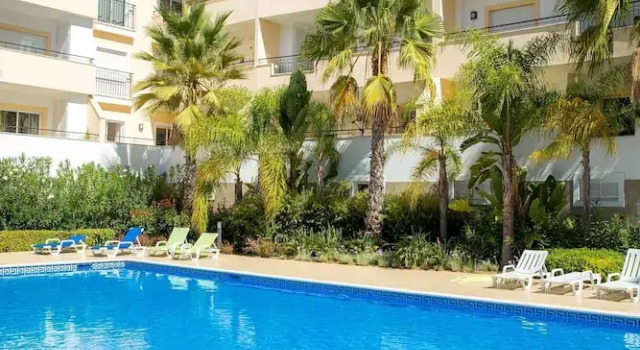 Апартаменты A04 - Large Modern 1 bed Apartment with pool by DreamAlgarve