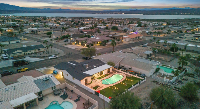 Sunny Arizona Oasis w/ Views - 2 Mi to Lake Havasu, Забронировать Дом для отпуска Лейк-Хавасу-Сити штат Аризона