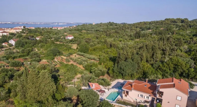 Апартаменты Apartments Jelavić