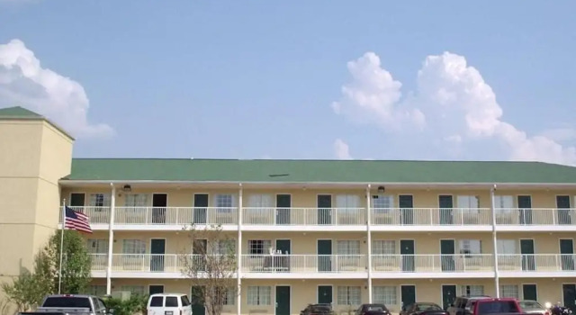 InTown Suites Extended Stay Hattiesburg, Забронировать Отель Недорогие отели Хаттисберг, рядом с Gatti Town Pizza Buffet &amp; Games, недорого