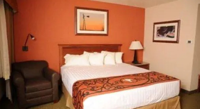 Letto in camerata Ramada by Wyndham Elko Hotel at Stockmens Casino