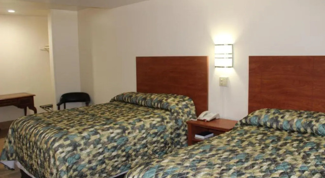 Четырёхместный номер Standard Evergreen Inn and R.V