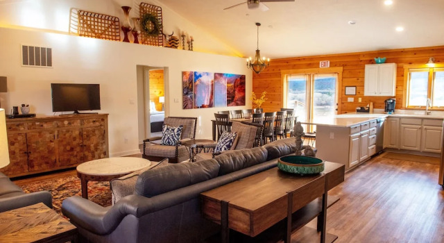 Номер Comfort Zion Red Rock Cabin