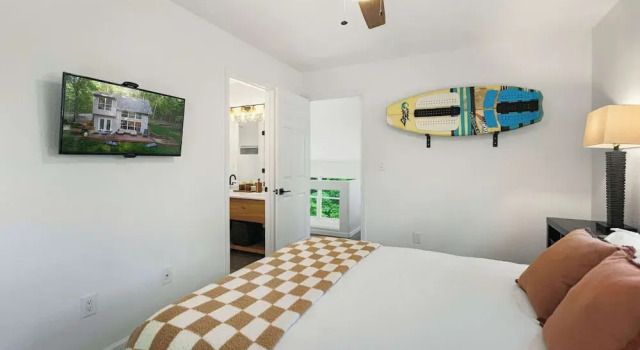 Treehouse LOZ Seclusion for 6!, Prenota Casa vacanze Hotel a Missouri con parcheggio, Parcheggio