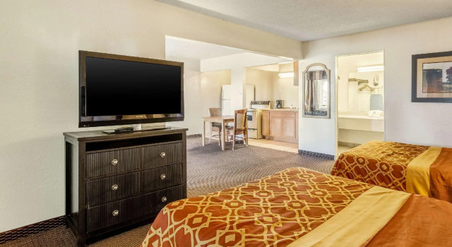 Четырёхместный номер Standard Days Inn And Suites Mesilla Valley Conference Center