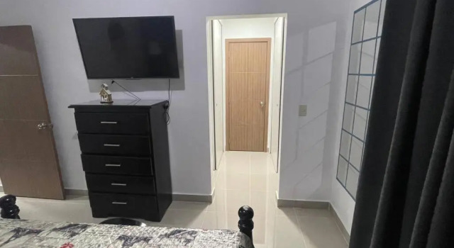 Apartamento Moderno y Confortable con piscina, Забронировать Апартаменты/квартира Сантьяго-де-лос-Кабальерос Сантьяго, рядом с Kaskada Park