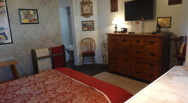 Itty Bitty Inn