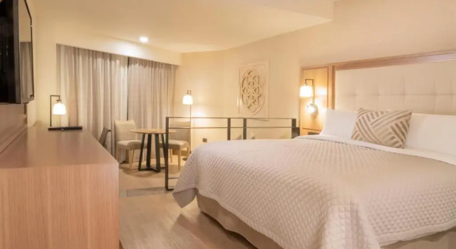 Двухместный номер Executive MS Milenium Monterrey Curio Collection by Hilton