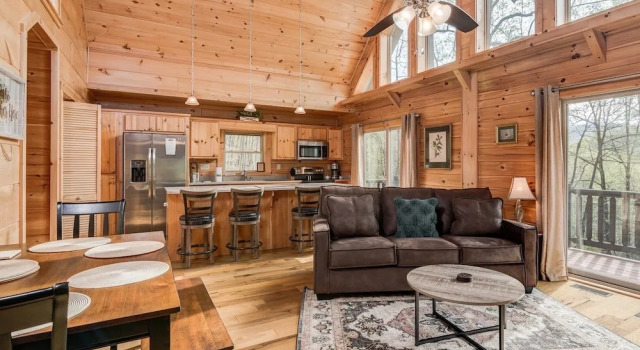 Lakey Gap Lodge - 4 Br Cabin, Забронировать Дом для отпуска Виллы Блэк-Маунтин, Вилла
