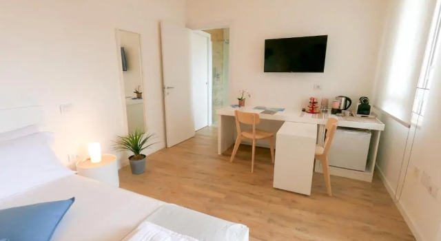 Suite LightHouse, Забронировать Хостел Отели Кальяри с парковкой, Парковка