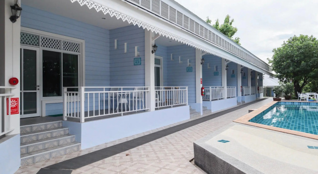 Полулюкс с видом на бассейн Tubtim Siam River Kwai Resort