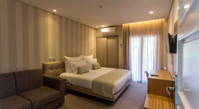 Двухместный номер Superior с балконом Adelaide Hotel