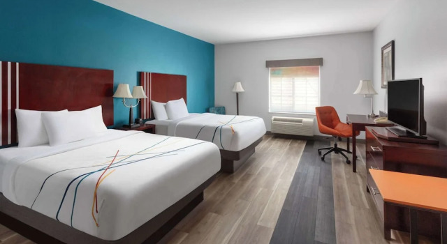 Четырёхместный номер Standard La Quinta Inn & Suites by Wyndham Woodward