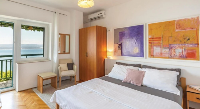 Holiday Home Mimice 21 With Outdoor Swimmingpool, Book Hotel Mimice Split Region