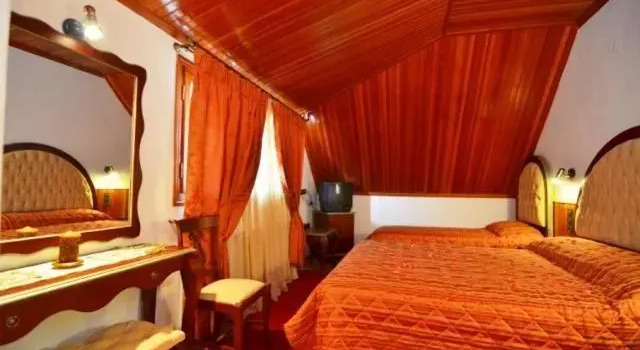 Четырёхместный номер Standard Мансарда Hotel Apollon