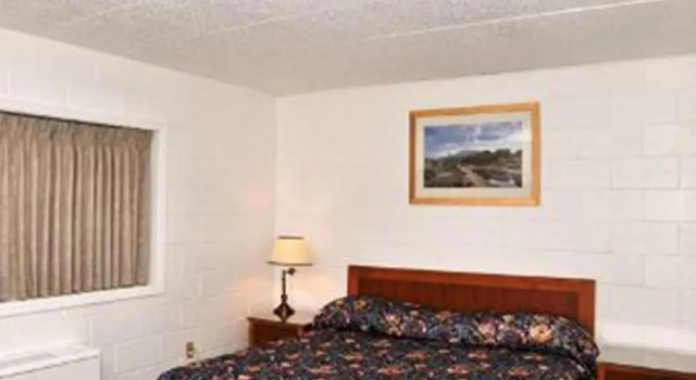 Четырёхместный номер Standard MOOSEJAW INN