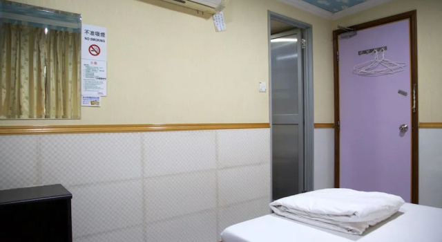 Четырёхместный номер Standard Yau King Hotel