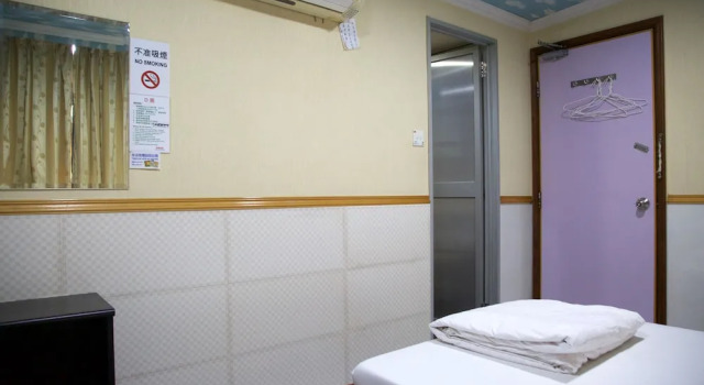 Четырёхместный номер Standard Yau King Hotel