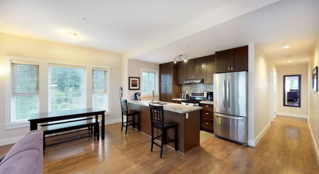 Люкс с 3 комнатами с балконом и с видом на горы Harrison Lake View Suites
