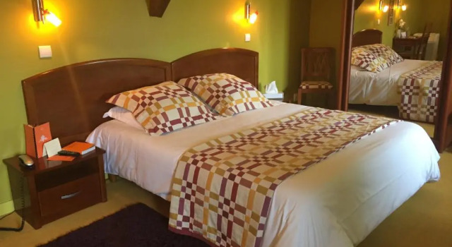 Четырёхместный номер Deluxe Auberge Du Cheval Blanc - Teritoria