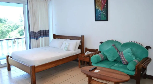 Студия с балконом и с красивым видом из окна Cowrie Shell Beach Apartments Official
