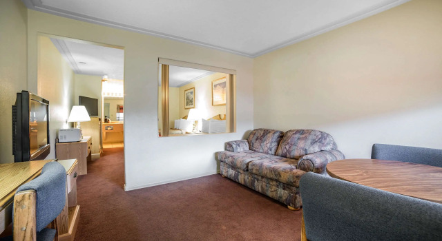 Rodeway Inn Pronghorn Lodge