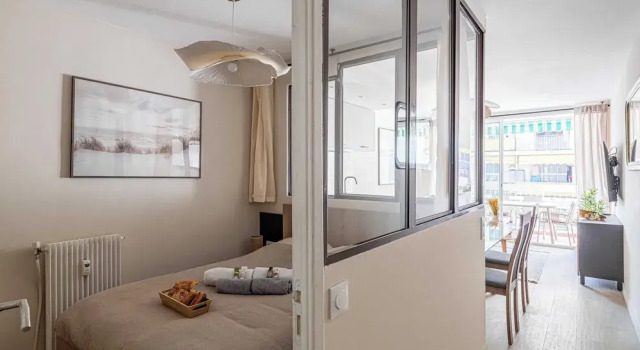 Sunny Getaway With Balcony and A/C in Antibes
