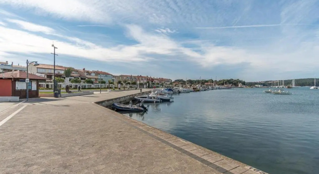 Апартаменты Sunset Apartment with a private yard at Medulin Riviera