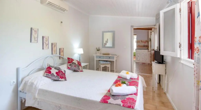 Апартаменты Voula Apartments
