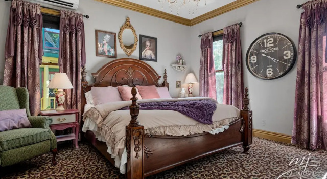 Люкс Luxury The 1883 Peabody House Bed & Breakfast