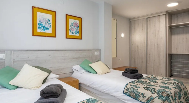 Gran apartamento en la costa, Забронировать Апартаменты/квартира Отели Бенальмадена с парковкой, рядом с Индуистский храм, Парковка