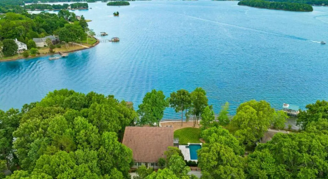 Коттедж с 4 комнатами Lake Norman Getaway
