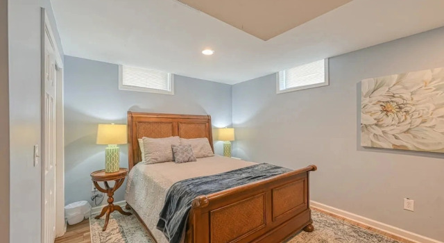 Yellow Fellow - Lake House With hot Tub, Waterfront Deck, Swimming Cove & Firepit, Prenota Casa vacanze Moneta Virginia