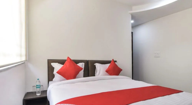 OYO 25086 Hotel Prince Plaza