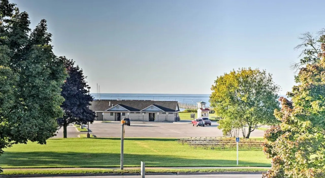 Апартаменты Lake Views & Grill: Walk to Dtwn & Lake Huron