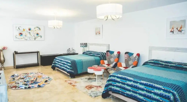 Impressive Villa in Exclusive Area of Marbella, Забронировать Вилла Отели Бенаавис с парковкой, Парковка
