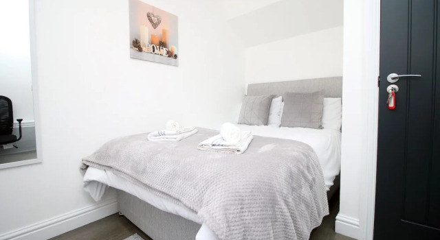 Cardiff Private Double Rooms with Shared Bathroom Wi-Fi and Free On-Street Parking