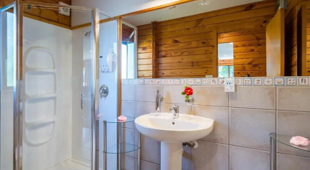 Люкс с 4 комнатами Kimi Ora Eco Resort