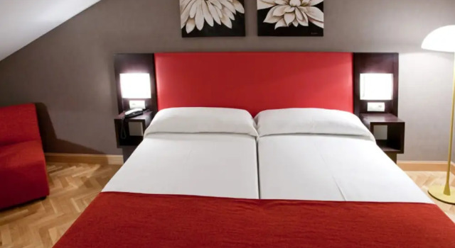 Трёхместный номер Standard Hostal Carlos III
