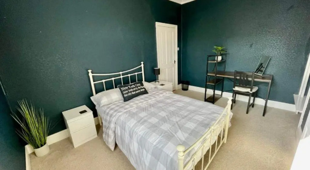 lovely 3 bed house close to the Uni & centre