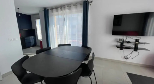 Апартаменты Beautiful Bright Apt At 3 Min Walk From The Beach